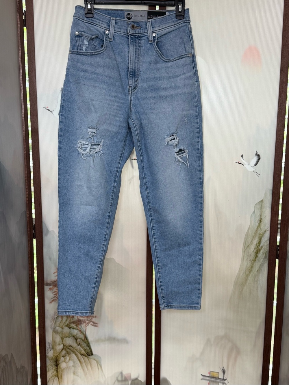 Levi’s SilverTab Mom Jean Women’s W27 L27 Light Wash Distressed Straight Jeans